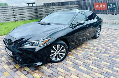 Седан Lexus ES 2018 в Киеве