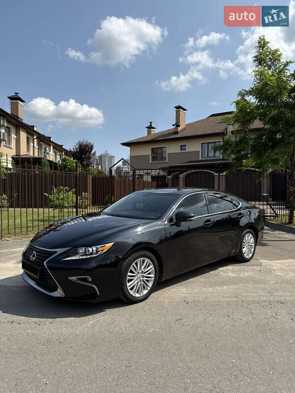 Седан Lexus ES 2017 в Киеве