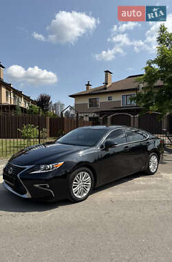 Седан Lexus ES 2017 в 