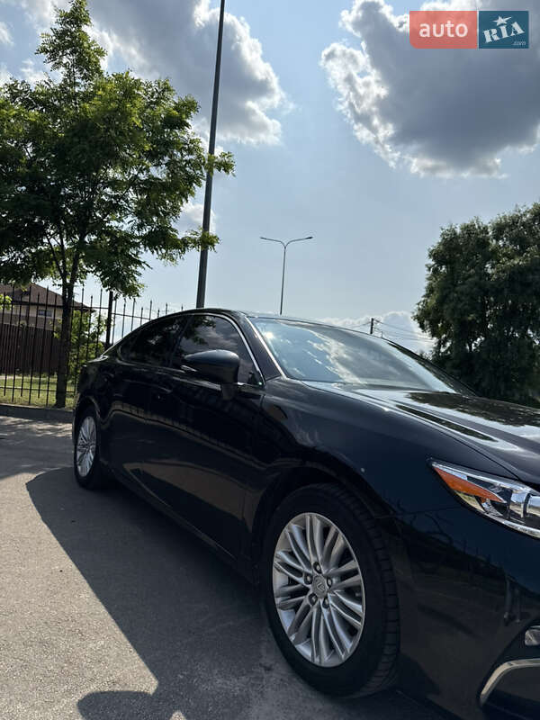 Седан Lexus ES 2017 в Киеве