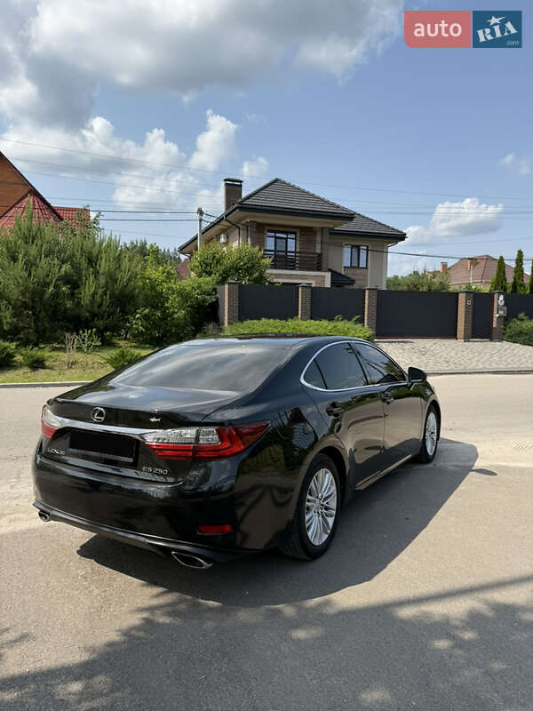 Седан Lexus ES 2017 в Киеве