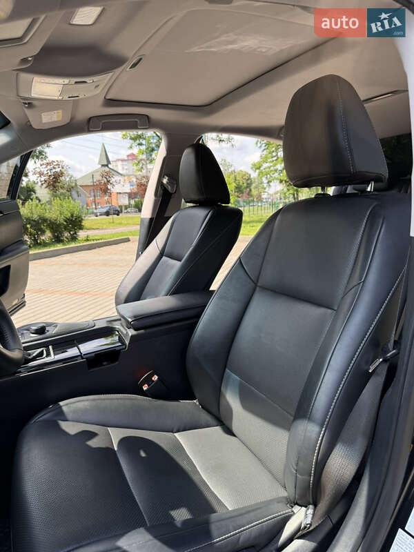 Седан Lexus ES 2017 в Киеве