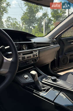 Седан Lexus ES 2017 в 