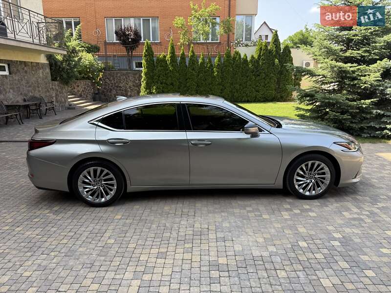 Седан Lexus ES 2021 в Киеве
