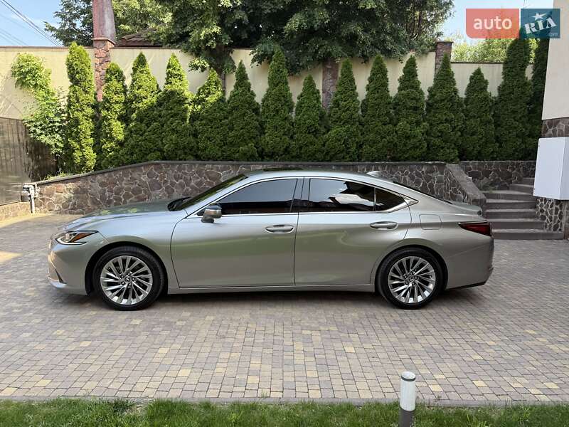 Седан Lexus ES 2021 в Киеве