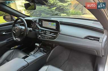 Седан Lexus ES 2021 в 