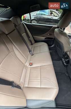 Седан Lexus ES 2023 в 