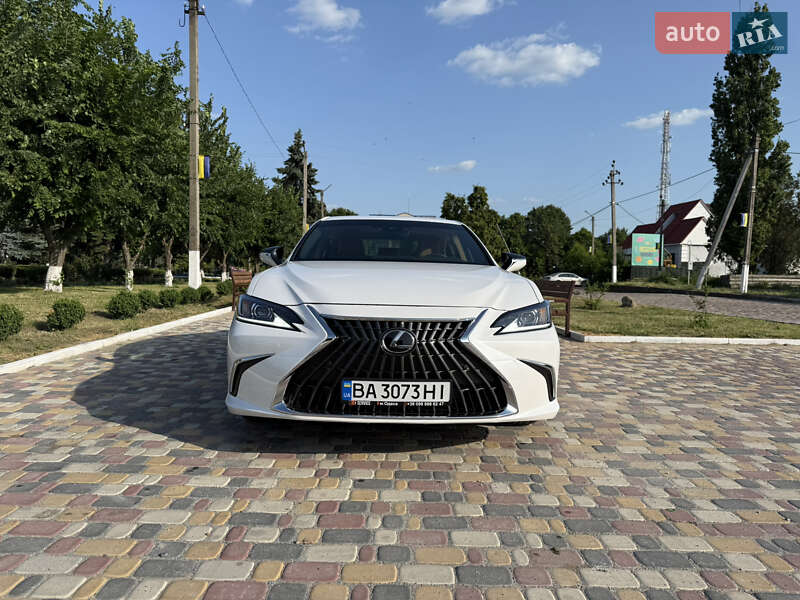 Lexus ES 2024