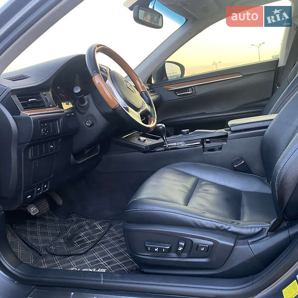 Седан Lexus ES 2015 в Одессе