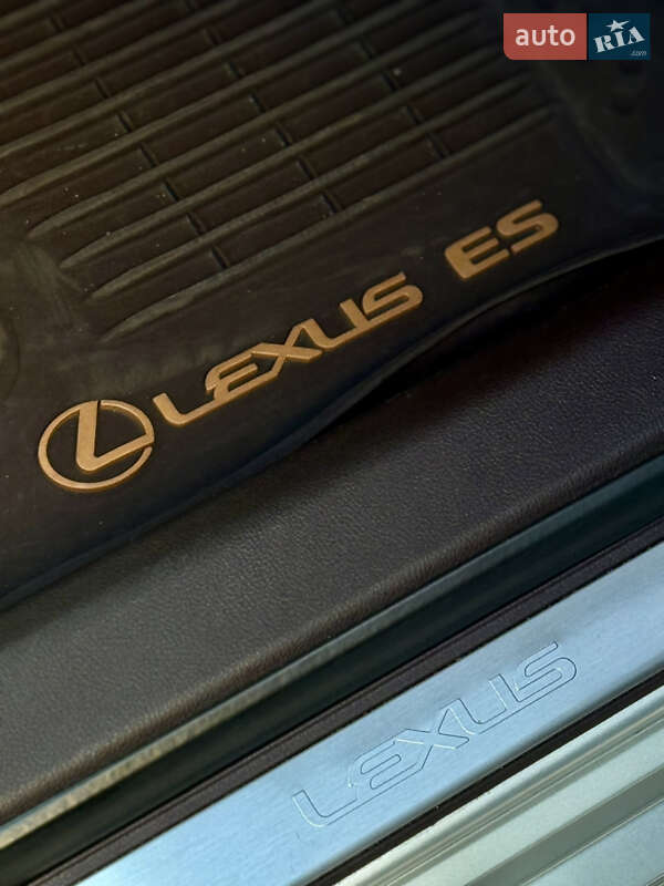 Седан Lexus ES 2021 в Киеве