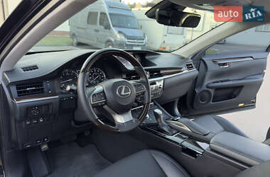 Седан Lexus ES 2018 в 