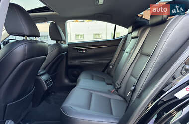 Седан Lexus ES 2018 в 