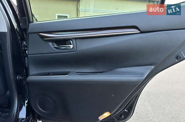 Седан Lexus ES 2018 в 