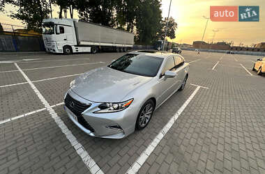 Седан Lexus ES 2016 в Тернополе