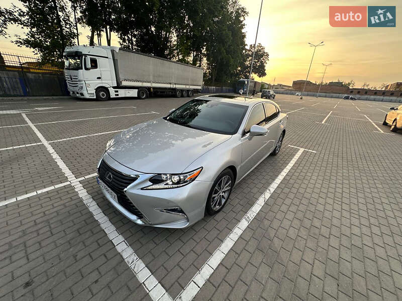 Седан Lexus ES 2016 в 