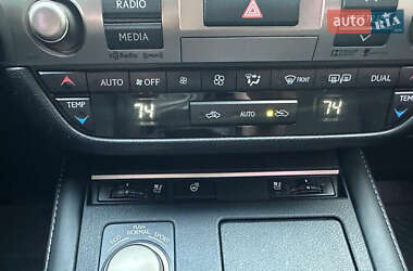 Седан Lexus ES 2016 в 