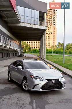 Седан Lexus ES 2014 в Киеве
