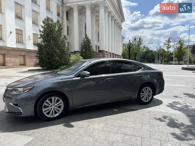 Седан Lexus ES 2014 в Краматорську