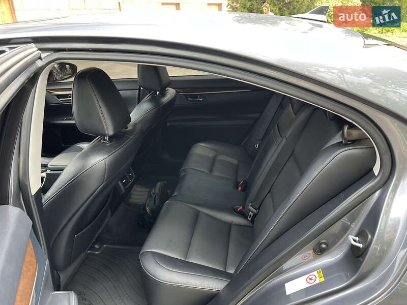 Седан Lexus ES 2014 в Краматорську