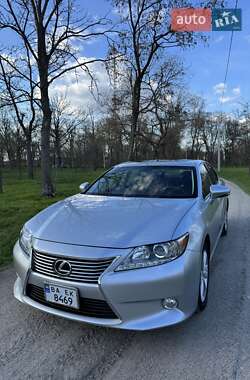Седан Lexus ES 2015 в Кропивницком