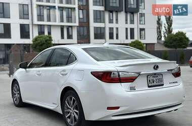 Седан Lexus ES 2018 в 