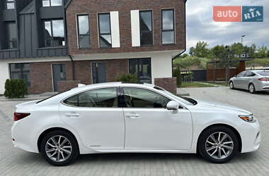 Седан Lexus ES 2018 в 