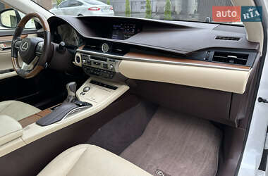 Седан Lexus ES 2018 в 