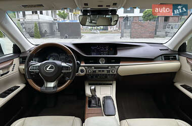 Седан Lexus ES 2018 в 