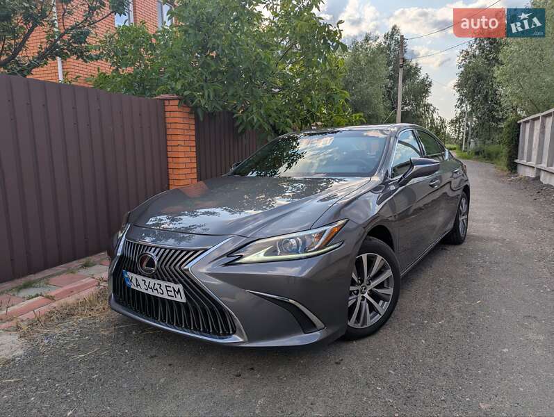 Lexus ES 2020