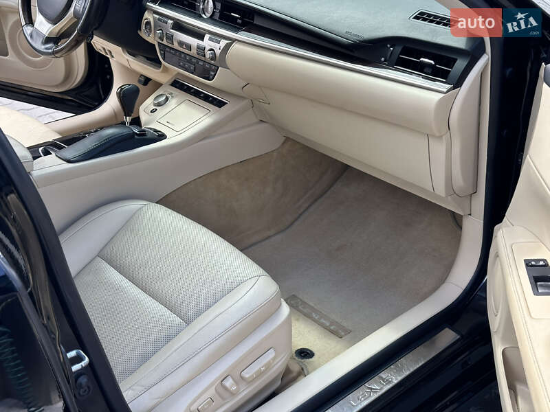 Седан Lexus ES 2012 в Одесі