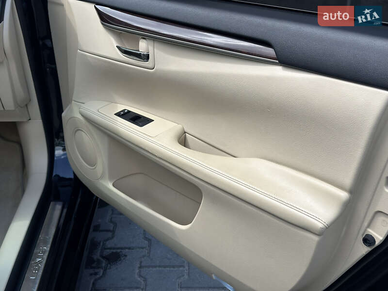 Седан Lexus ES 2012 в Одесі
