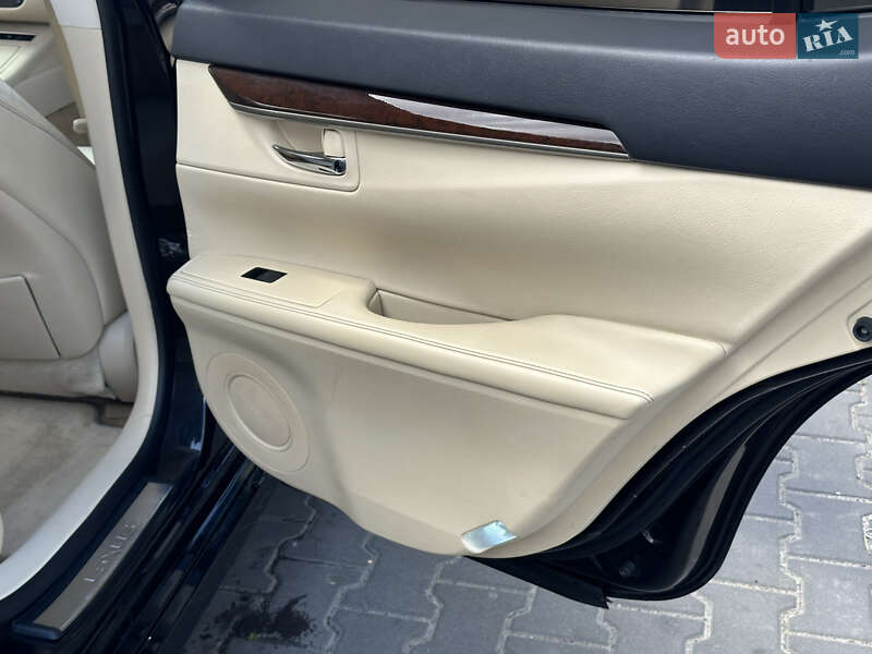 Седан Lexus ES 2012 в Одесі