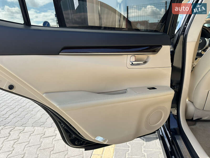 Седан Lexus ES 2012 в Одесі