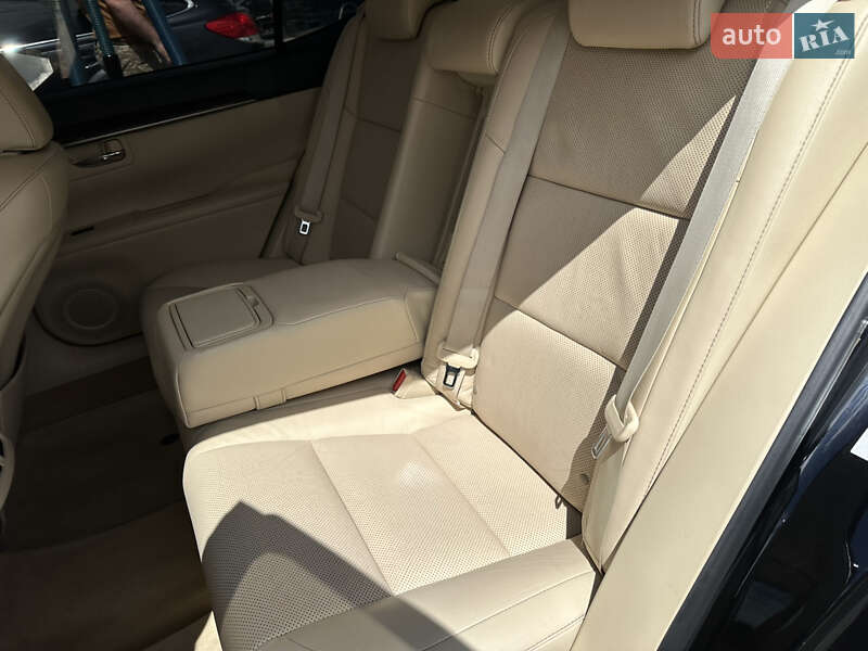 Седан Lexus ES 2012 в Одесі