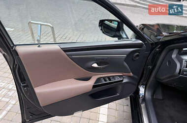 Седан Lexus ES 2023 в Киеве