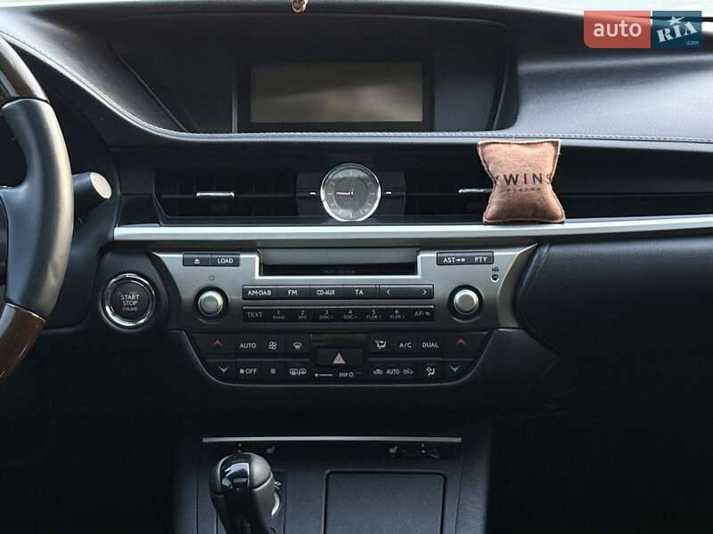 Седан Lexus ES 2012 в Виннице