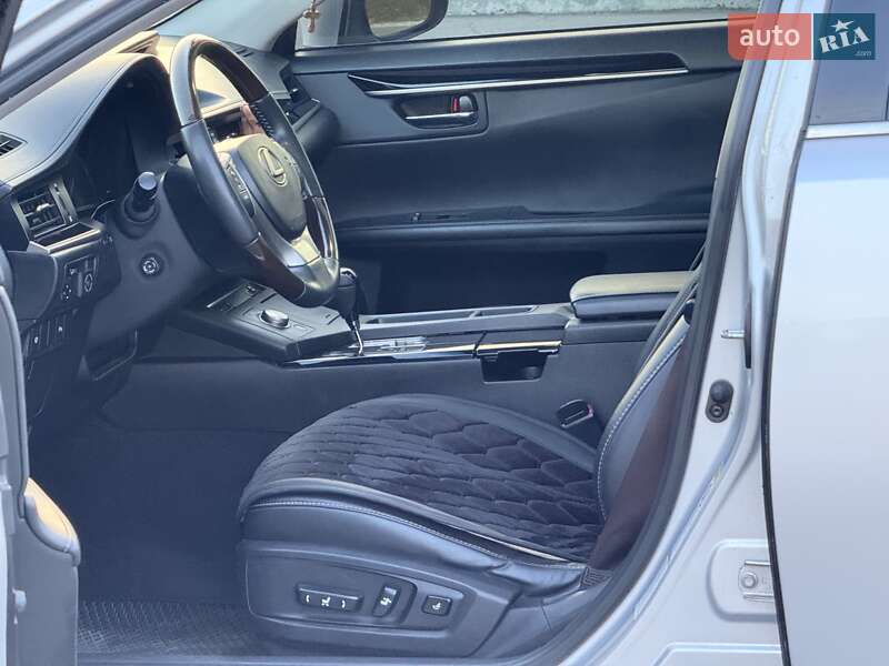 Седан Lexus ES 2012 в Виннице