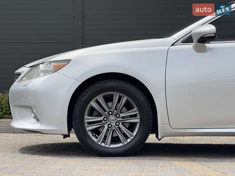 Седан Lexus ES 2012 в Виннице