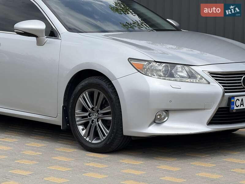 Седан Lexus ES 2012 в Виннице