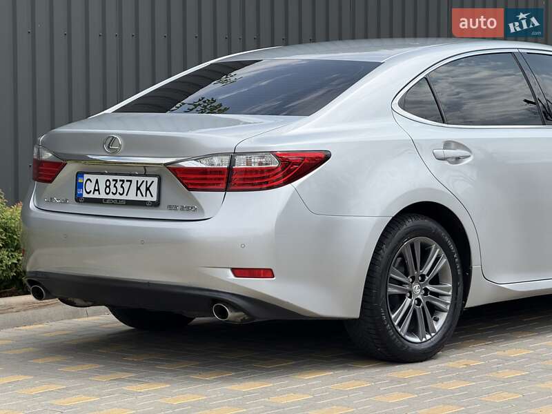 Седан Lexus ES 2012 в Виннице