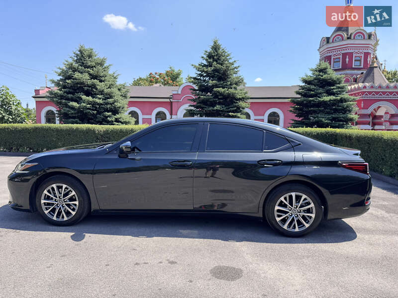 Седан Lexus ES 2022 в Киеве