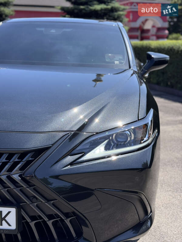 Седан Lexus ES 2022 в Киеве