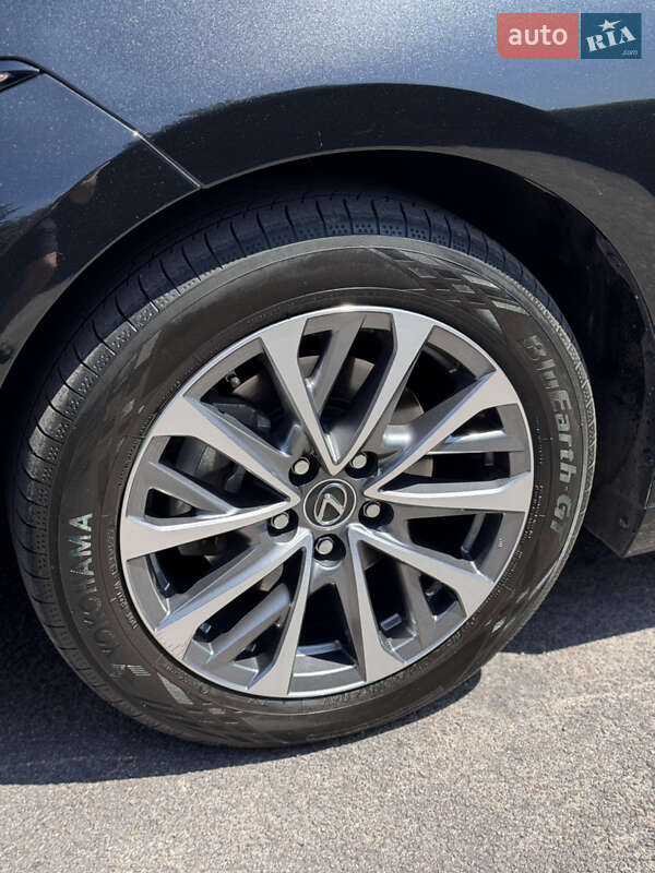 Седан Lexus ES 2022 в Киеве