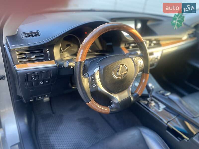 Седан Lexus ES 2015 в Одессе
