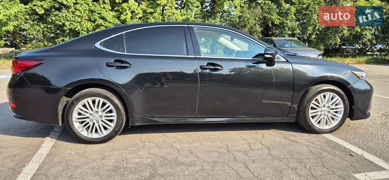 Седан Lexus ES 2016 в Киеве