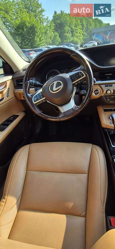 Седан Lexus ES 2016 в Киеве
