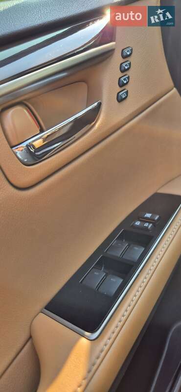 Седан Lexus ES 2016 в Киеве
