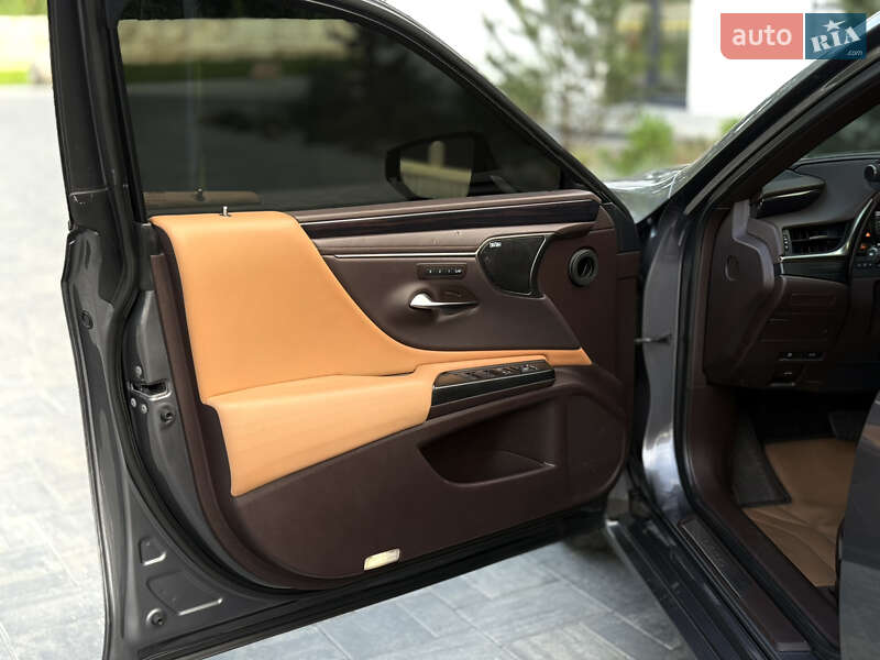 Седан Lexus ES 2020 в Луцке