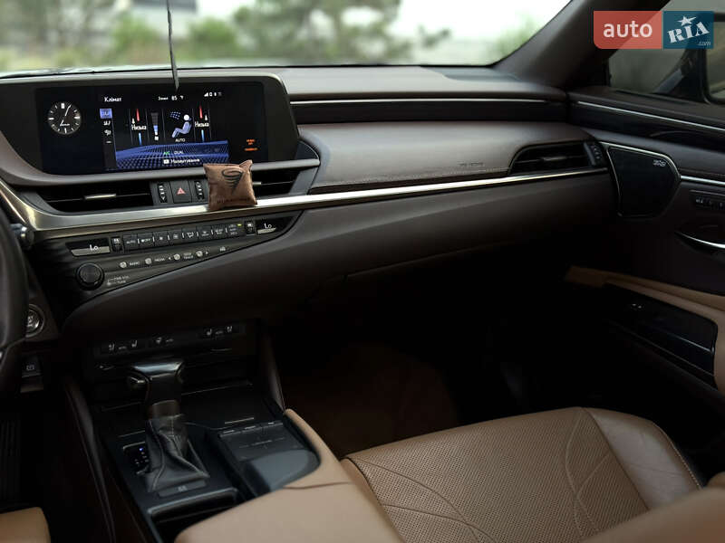 Седан Lexus ES 2020 в Луцке