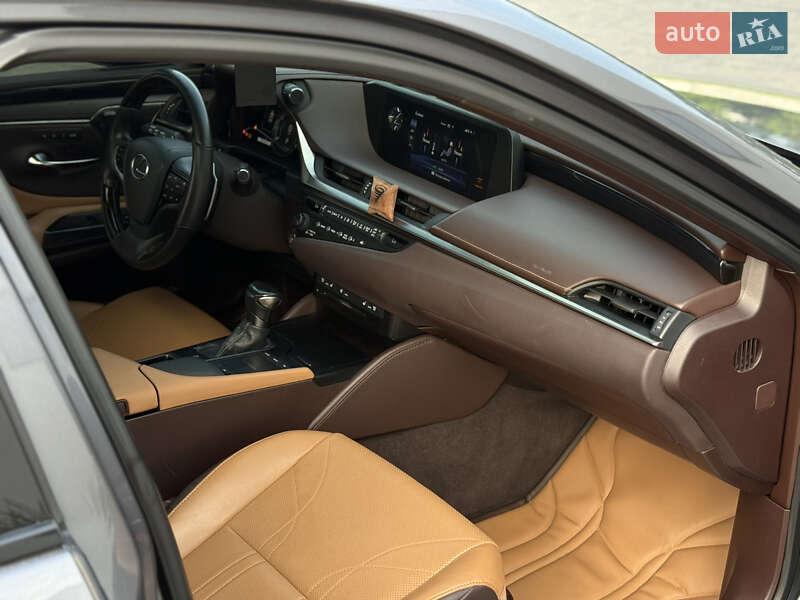 Седан Lexus ES 2020 в Луцке
